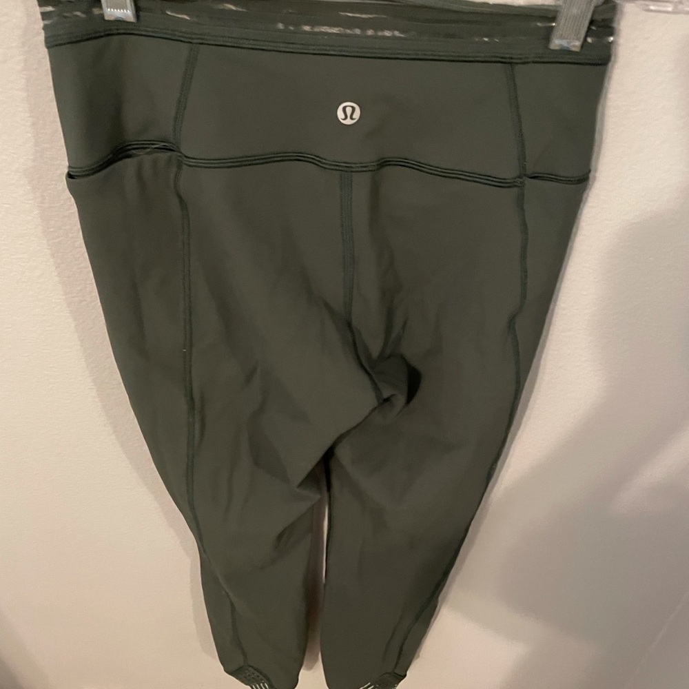 Lululemon leggings in dark green